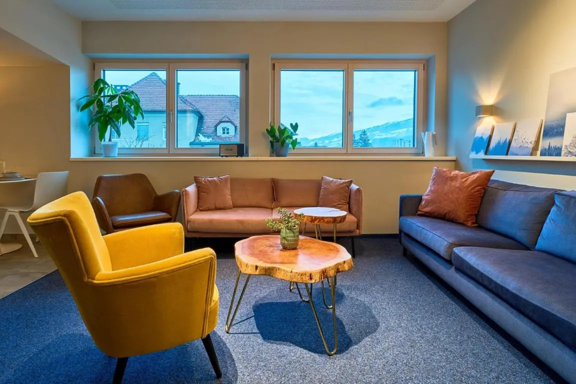 Image of Charmante Wohnung für 2 Personen in Zentrumsnähe x moderne Coworking-Arbeitsplätze und Besprechungsräume im Haus