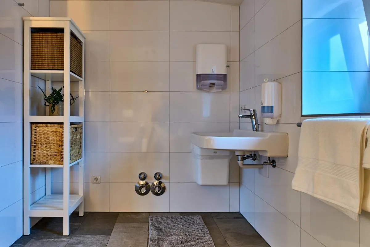 Image 2 of Charmante Wohnung für 2 Personen in Zentrumsnähe x moderne Coworking-Arbeitsplätze und Besprechungsräume im Haus