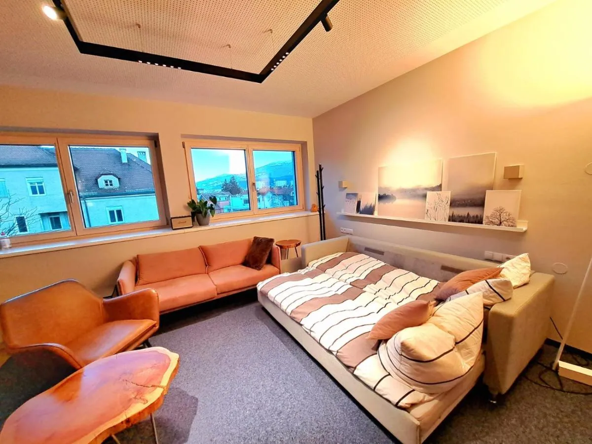 Image 1 of Charmante Wohnung für 2 Personen in Zentrumsnähe x moderne Coworking-Arbeitsplätze und Besprechungsräume im Haus