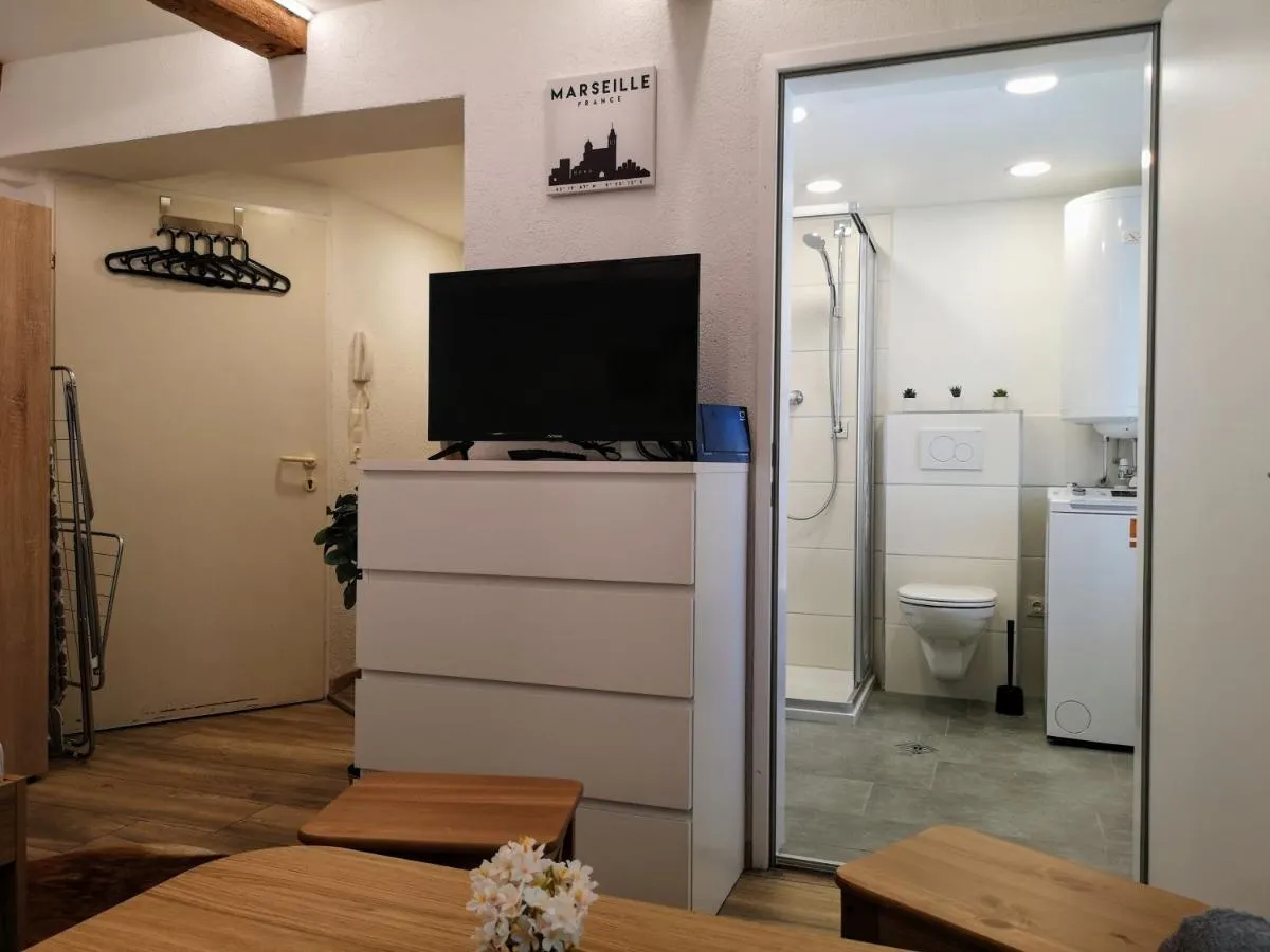 Image 2 of City Center Old Town Studio