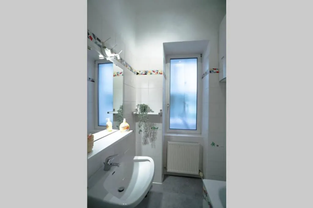 Image 2 of Cosy and Spacious Apartment in the heart of Innsbruck