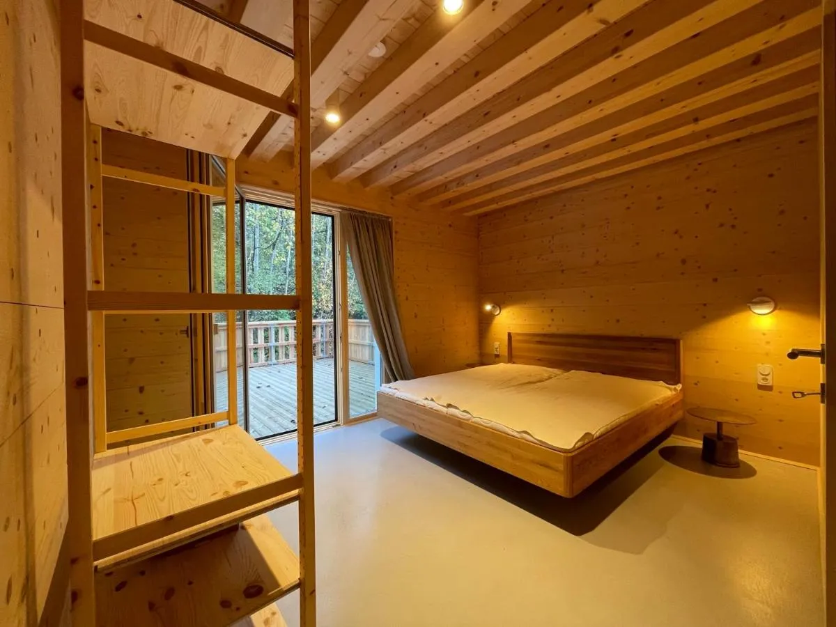 Image 1 of Mondholz – Urban Inn 24-7
