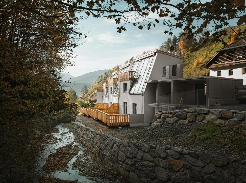 Image of Mondholz – Urban Inn 24-7