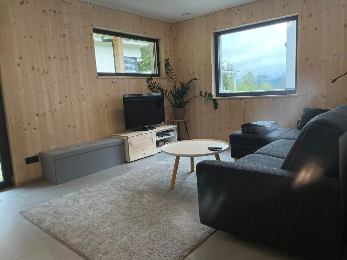 Image 4 of Waldblick – modern wohnen – Self-Check-In – direkt am Wald – kein Verkehr – in 10 Minuten im Innsbrucker Zentrum – vorm Haus parken